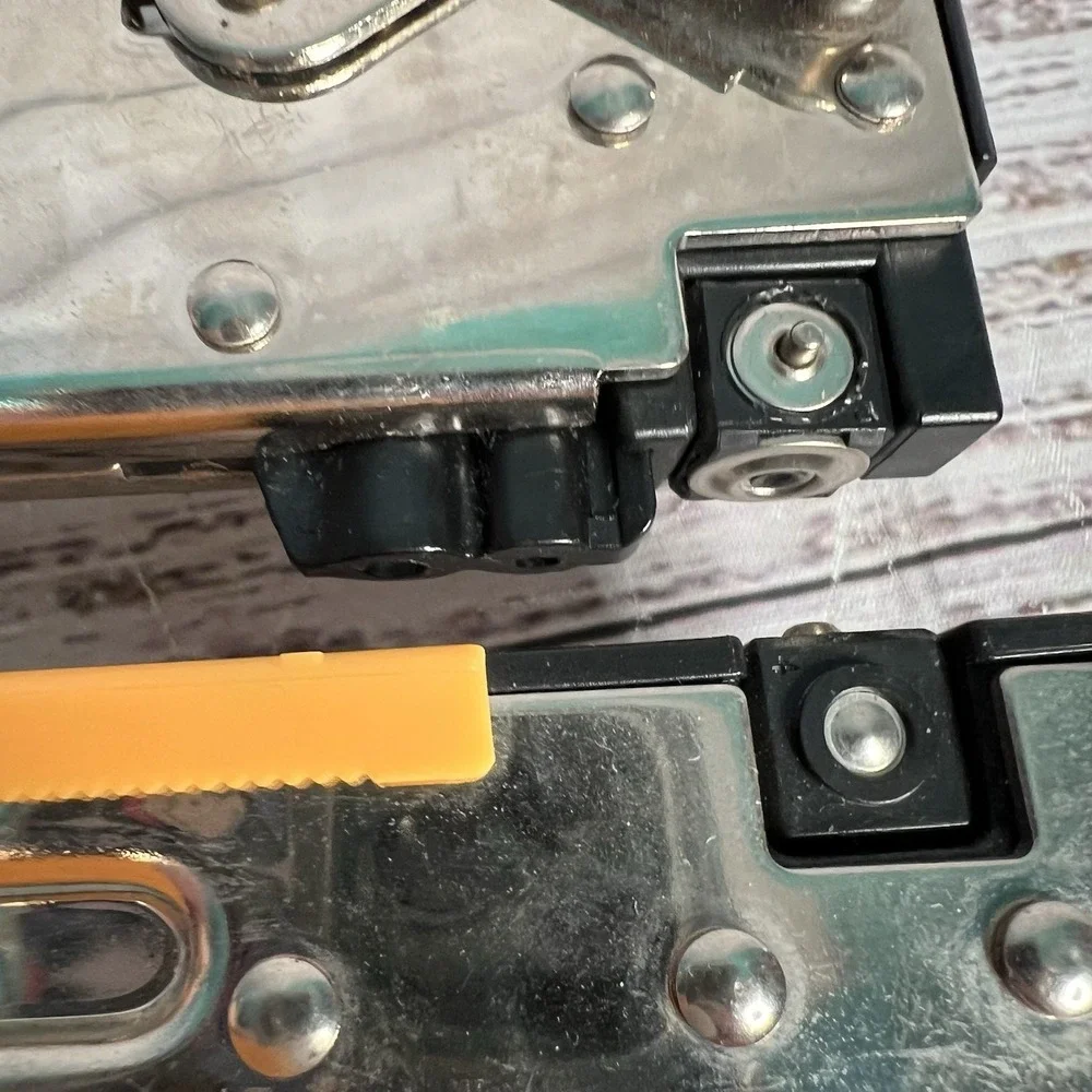 Crop A Dile II Big‎ Bite We R Memory Keepers Hole Punch 6